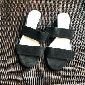 Low heel, black strap sandals